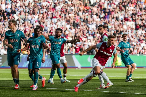 West Ham United takımından Niclas Fullkrug, 5 Nisan 2025 'te Londra' daki Londra Stadyumu 'nda oynanan Premier League maçında 1-1 kazanma hedefini kutluyor.