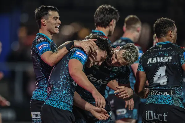 Leigh Leoparları 'ndan Lachlan Lam, Birleşik Krallık' ın Wakefield şehrinde bulunan DIY Kitchens Stadyumu 'nda oynanan Betfred Challenge Kupası çeyrek final maçında şansını kutluyor.