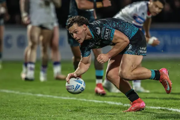 Leigh Leoparları 'ndan Lachlan Lam, Birleşik Krallık' ın Wakefield şehrinde bulunan DIY Kitchens Stadyumu 'nda oynanan Betfred Challenge Kupası çeyrek final maçına gidiyor.