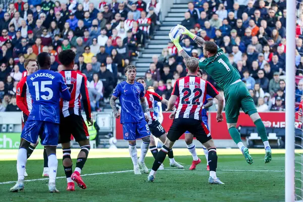 Brentford 'dan Mark Flekken, Premier League maçında Brentford Chelsea' ye karşı Gtech Community Stadyumu 'nda 6 Nisan 2025' te bir kurtarış yaptı.