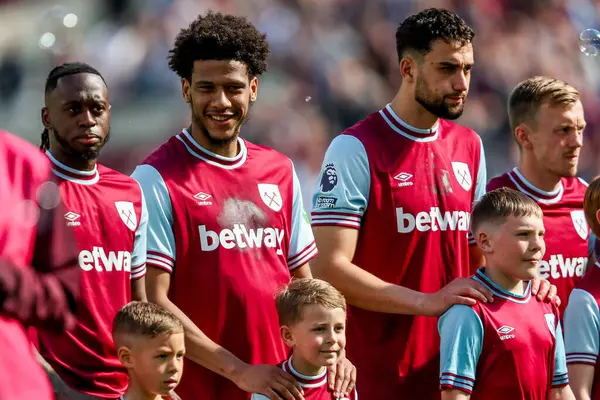 West Ham United 'dan Jean-Clair Todibo, Premier League maçından önce 5 Nisan 2025' te Londra Stadyumu 'nda West Ham United' a karşı Bournemouth maçına çıktı.