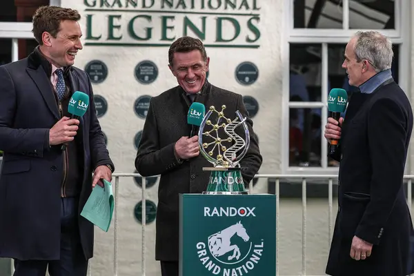Bir P McCoy, nam-ı diğer Tony McCoy, 5 Nisan 2025 'te Aintree Yarış Pisti' nde düzenlenen Ulusal Ulusal Randoks Günü 'nde Büyük Ulusal Kupa ile ITV' ye konuştu.