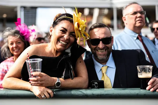 Randox Grand National 2025 Kadınlar Günü 'nde yarışçılar Aintree Yarış Pisti, Liverpool, Birleşik Krallık, 4 Nisan 2025