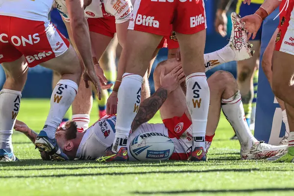 St. Helens 'ten Daryl Clark, 6 Nisan 2025' te Halliwell Jones Stadyumu, Warrington, Birleşik Krallık 'ta oynanan Betfred Challenge Kupası çeyrek final karşılaşmasında sakatlandı.