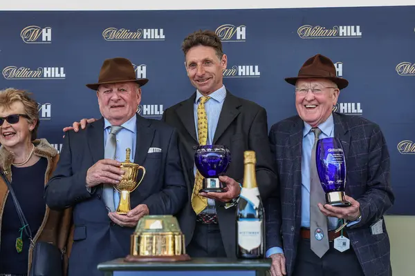 Bay F Green ve Bay J Chinn, 5 Nisan 2025 'te Aintree Yarış Pisti, Liverpool, Birleşik Krallık' ta düzenlenen Randox Grand National 2025 Büyük Günü 'nde 14: 30' da William Hill Handicap Chase üçlüsünü kazandı.