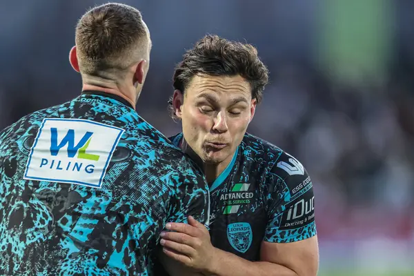 Leigh Leoparları 'ndan Lachlan Lam, 4 Nisan 2025' te Birleşik Krallık 'ın Wakefield Stadyumu' nda oynanan Betfred Challenge Kupası çeyrek final maçında ısındı.