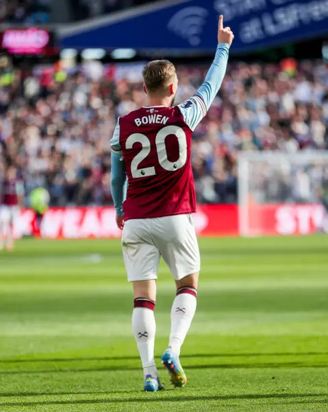 West Ham United takımından Jarrod Bowen, Premier League maçında 5 Nisan 2025 'te Londra' daki Londra Stadyumu 'nda West Ham United' a karşı Bournemouth maçında 2-1 'lik galibiyetini kutluyor.
