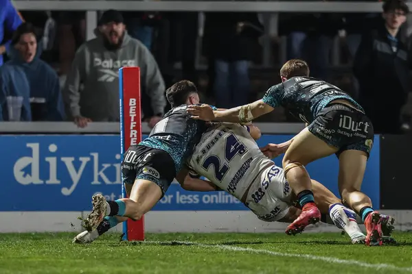 Wakefield Trinity 'den Matty Russell, Birleşik Krallık' ın Wakefield şehrinde bulunan DIY Kitchens Stadyumu 'nda oynanan Betfred Challenge Cup Quarter Final maçında şansını deniyor.