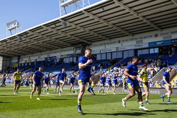 Warrington Wolves takımından Luke Yates, Betfred Challenge Kupası çeyrek final maçı öncesinde Halliwell Jones Stadyumu, Warrington, İngiltere 'de 5 Nisan 2025' de oynanan Warrington Wolves-St Helens maçında ısındı.
