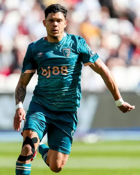 AFC Bournemouth takımından Evanilson, Premier League maçında, West Ham United ile Bournemouth arasında 5 Nisan 2025 'te Londra' daki Londra Stadyumu 'nda oynanan maçta görev aldı.