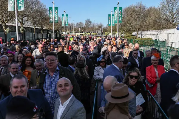 Yarışçılar Aintree 'ye 5 Nisan 2025' te Aintree Yarış Pisti 'nde düzenlenen Randox Grand National 2025 Günü' nde girdiler.