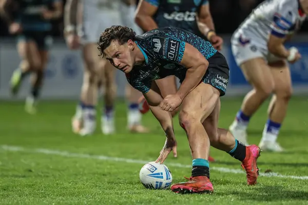 Leigh Leoparları 'ndan Lachlan Lam, Birleşik Krallık' ın Wakefield şehrinde bulunan DIY Kitchens Stadyumu 'nda oynanan Betfred Challenge Kupası çeyrek final maçına gidiyor.