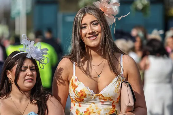 Bayanlar, Randox Grand National 2025 Bayram Günü 'nde İngiltere' nin Liverpool kentindeki Aintree Hipodromu 'na gelir.