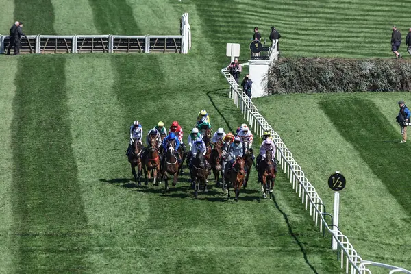 13: 20 William Hill En İyi Fiyat Engelli Engelli Engeli Randox Grand National 2025 Günü 3. Ulusal Gün Aintree Yarış Pisti, Liverpool, Birleşik Krallık, 5 Nisan 2025