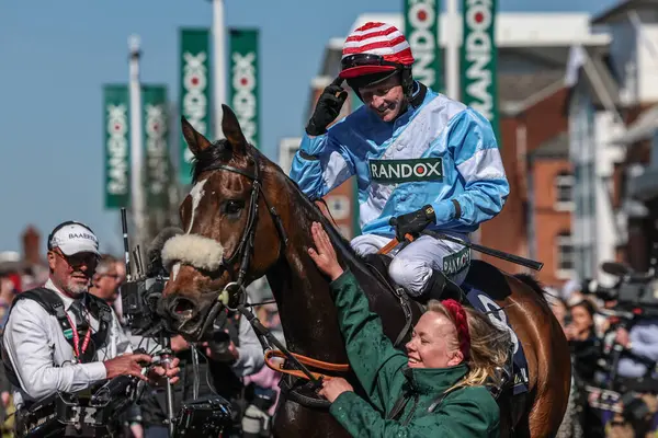 Stan Sheppard 'ın sürdüğü Cruz Kontrol, 5 Nisan 2025' te Aintree Yarış Pisti 'nde düzenlenen Randox Grand National 2025 Ulusal Günü' nde 14: 30 'da William Hill Handicap Chase' i kazandı.