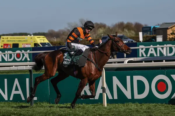 Patrick Mullins 'in sürdüğü Nick Rocket, 5 Nisan 2025' te Aintree Yarış Pisti, Liverpool, Birleşik Krallık 'ta düzenlenen Randox Grand National 2025 Ulusal Günü' nde 16: 00 Random Grand Handicap Chase 'i kazandı.
