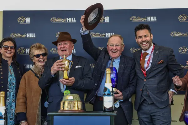 Bay F Green ve Bay J Chinn, 5 Nisan 2025 'te Aintree Yarış Pisti, Liverpool, Birleşik Krallık' ta düzenlenen Randox Grand National 2025 Büyük Günü 'nde 14: 30' da William Hill Handicap Chase üçlüsünü kazandı.