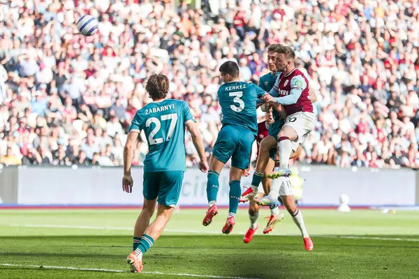 West Ham United takımından Jarrod Bowen, Premier League maçında 5 Nisan 2025 'te Londra Stadyumu' nda West Ham United 'a karşı Bournemouth maçında 2-1 berabere kaldı.