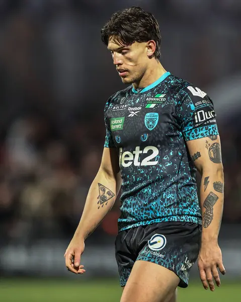 Leigh Leoparları 'ndan Owen Trout Betfred Challenge Kupası çeyrek final maçında Wakefield Trinity, Leigh Leopards' a karşı DIY Kitchens Stadyumu, Wakefield, Birleşik Krallık, 4 Nisan 2025