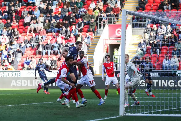 Blackpool 'dan Jake Beesley, 5 Nisan 2025' te İngiltere 'nin Rotherham Stadyumu' nda oynanan Sky Bet Ligi 1 karşılaşmasında gol atma şansına sahip.