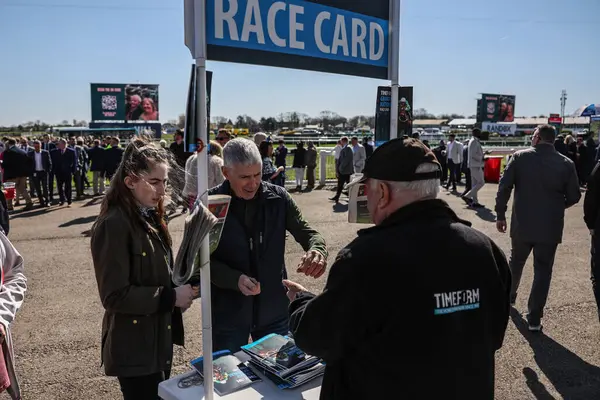 Yarışçılar, 5 Nisan 2025 tarihinde İngiltere 'nin Liverpool kentindeki Aintree Yarış Pisti' nde düzenlenen Randox Grand National 2025 Büyük Gün 3.