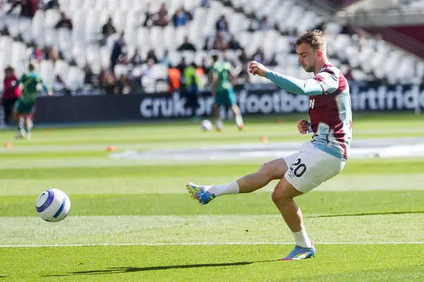 West Ham United takımından Jarrod Bowen, Premier League maçından önce ısınıyor. West Ham United, Bournemouth 'a karşı Londra Stadyumu, İngiltere, 5 Nisan 2025