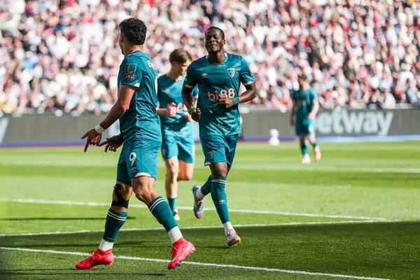 Premier Lig maçı sırasında West Ham United, Bournemouth 'a karşı Londra Stadyumu, Londra, 5 Nisan 2025