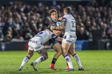 Leigh Leoparları 'ndan Lachlan Lam, Wakefield Trinity' den Liam Hood ve Wakefield Trinity 'den Jay Pitts, Wakefield Stadyumu' nda oynanan Betfred Challenge Cup Quarter Final karşılaşmasında Leigh Leopards 'a karşı Wakefield Stadyumu, Wakefield, İngiltere