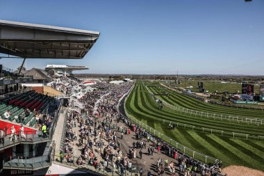 Aintree 'nin, 5 Nisan 2025 tarihli Randox Grand National 2025 Ulusal Günü' nde Aintree Yarış Pisti 'nde genel bir görüntüsü.