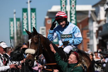 Stan Sheppard 'ın sürdüğü Cruz Kontrol, 5 Nisan 2025' te Aintree Yarış Pisti 'nde düzenlenen Randox Grand National 2025 Ulusal Günü' nde 14: 30 'da William Hill Handicap Chase' i kazandı.