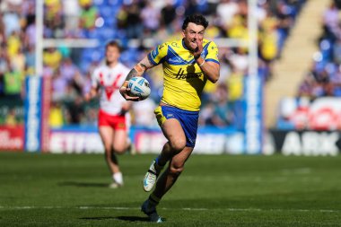 Warrington Wolves 'tan Matty Ashton, 5 Nisan 2025' te Halliwell Jones Stadyumu, Warrington, Birleşik Krallık 'ta oynanan Betfred Challenge Kupası çeyrek final karşılaşmasında topu aldı.
