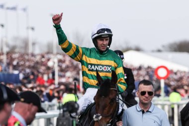 MP Walsh tarafından binilen ve Willie Mullins tarafından eğitilmiş olan beyefendi De Mee, Birleşik Krallık 'ın Liverpool şehrinde düzenlenen Randox Grand National 2025 Kadınlar Yarış Günü sırasında İngiltere' nin Prostat Destekleyici Prostat Kanseri Topham Handikap Chase yarışını kazandı.