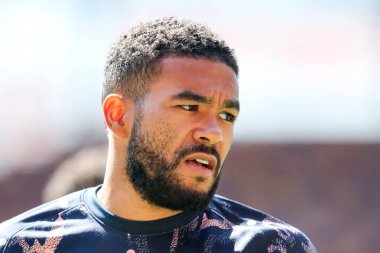 Chelsea 'den Reece James Premier Lig karşılaşmasından önce Londra' daki Gtech Community Stadyumu 'nda Brentford' a karşı 6 Nisan 2025 'te ısınıyor.