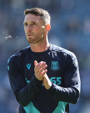 Stoke City 'den Jordan Thompson, 5 Nisan 2025' te İngiltere 'nin Deepdale kentinde oynanan Preston North End Stoke City maçında ısınıyor.