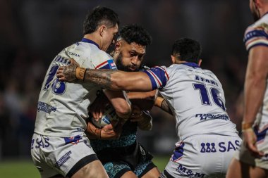 Leopar Leoparlar 'dan Isaac Liu, Wakefield Trinity' den Isaiah Vagana ve Wakefield Trinity 'den Renouf Atoni, Wakefield Kupa Çeyrek Final Maçı' nda Wakefield Trinity 'ye karşı Leigh Leopards ile DIY Kitchens Stadyumu, Wakefield Stadyumu' nda karşılaştı.