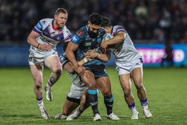Leopards 'dan Isaac Liu, Wakefield Trinity' den Mason Lino, Wakefield Trinity 'den Ky Rodwell ve Wakefield Trinity' den Isaiah Vagana ile Betfred Challenge Kupası çeyrek final maçında Wakefield Trinity, DIY Kitchens 'da Leigh Leopards' a karşı.