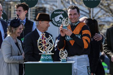 Patrick Mullins 'in sürdüğü Nick Rocket, 5 Nisan 2025' te Aintree Yarış Pisti, Liverpool, Birleşik Krallık 'ta düzenlenen Randox Grand National 2025 Ulusal Günü' nde 16: 00 Random Grand Handicap Chase 'i kazandı.