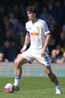 Leeds United takımından Pascal Struijk, Luton Town - Leeds United maçında 5 Nisan 2025 'te Kenilworth Road, Luton, İngiltere' de karşılaştı.