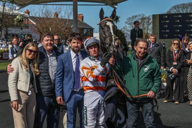 Jack Tudor 'un sürdüğü Derin Mağara, 5 Nisan 2025' te Aintree Yarış Pisti, Liverpool 'da düzenlenen Randox Grand National 2025 Günü' nde 13: 20 William Hill En İyi Fiyat Engelli Engelli Engellisini Kazandı.