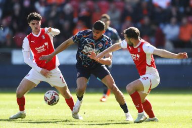 Blackpool takımından Ashley Fletcher, 5 Nisan 2025 'te New York Stadyumu' nda oynanan Rotherham United-Blackpool maçında sahada.