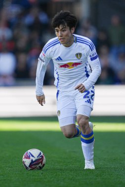 Leeds United takımından Ao Tanaka, Luton Town - Leeds United maçında 5 Nisan 2025 'te Kenilworth Road, Luton, İngiltere' de karşılaştı.