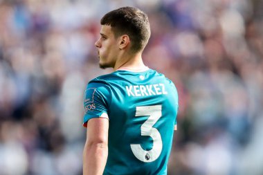 AFC Bournemouth takımından Milos Kerkez, 5 Nisan 2025 'te Londra' daki Londra Stadyumu 'nda oynanan Premier League maçında tepki gösterdi.