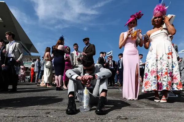 Randox Grand National 2025 Kadınlar Günü 'nde yarışçılar Aintree Yarış Pisti, Liverpool, Birleşik Krallık, 4 Nisan 2025