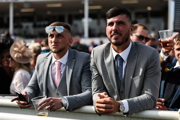 Randox Grand National 2025 Kadınlar Günü 'nde yarışçılar Aintree Yarış Pisti, Liverpool, Birleşik Krallık, 4 Nisan 2025