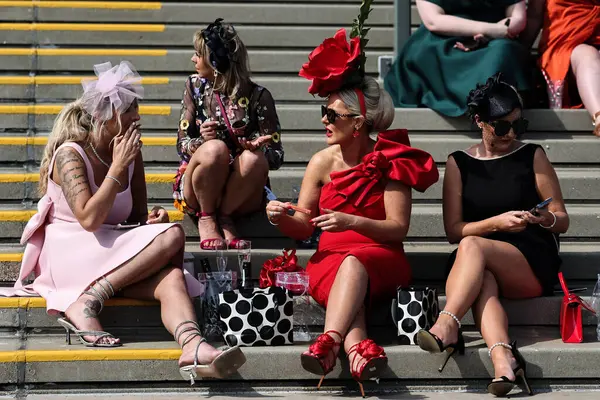 Randox Grand National 2025 Kadınlar Günü 'nde yarışçılar Aintree Yarış Pisti, Liverpool, Birleşik Krallık, 4 Nisan 2025