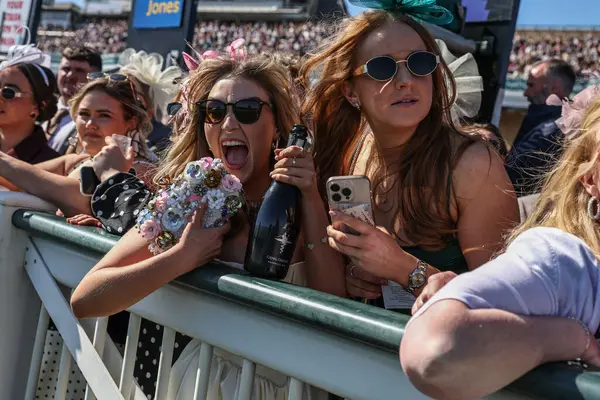 Randox Grand National 2025 'te yarışa katılanlar 3. Gün Aintree Yarış Pisti, Liverpool, 5 Nisan 2025