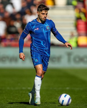 Chelsea 'den Pedro Neto Premier Lig karşılaşmasında topla koşuyor Brentford Chelsea' ye karşı Gtech Community Stadyumu, Londra, İngiltere, 6 Nisan 2025