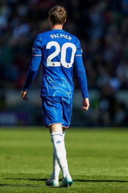 Chelsea 'den Cole Palmer, Premier League maçında Brentford Chelsea' ye karşı Gtech Community Stadyumu, Londra, 6 Nisan 2025 'te seyrediyor.