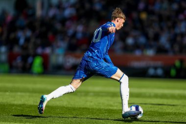 Chelsea 'den Cole Palmer, Premier League maçında Brentford Chelsea' ye karşı Gtech Community Stadyumu 'nda 6 Nisan 2025' te çekim yapıyor.