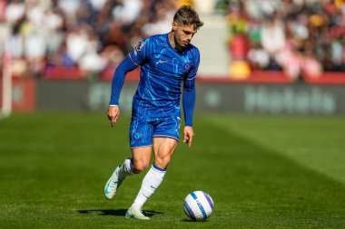 Chelsea 'den Pedro Neto Premier Lig karşılaşmasında topla koşuyor Brentford Chelsea' ye karşı Gtech Community Stadyumu, Londra, İngiltere, 6 Nisan 2025